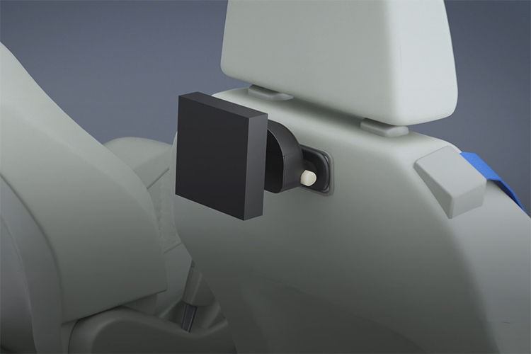 Schwarzer Halter an der Rückseite eines Autositzes