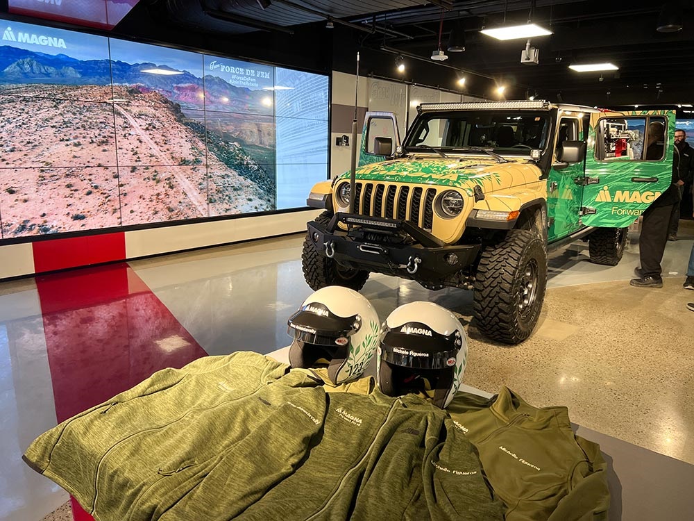 Jeep® Gladiator Rubicon, helmets and jacket in a room