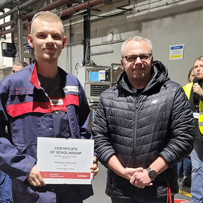 Mateusz Wilkowski receiving the Don Walker Scholarship Program Award