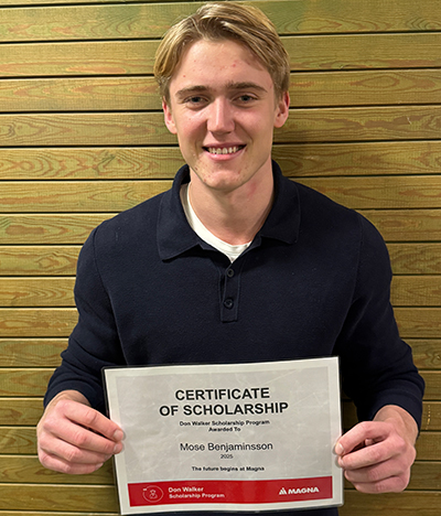 Mose Benjaminsson receiving the Don Walker Scholarship Program Award