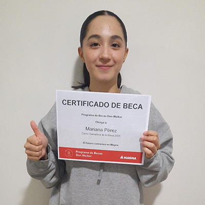 Mariana Perez Lugo holding the Don Walker Scholarship Program Award