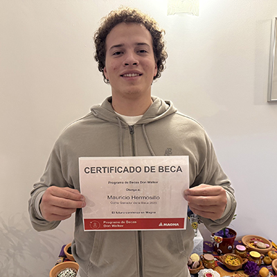 Mauricio Hermosillo Chassin holding the Don Walker Scholarship Program Award