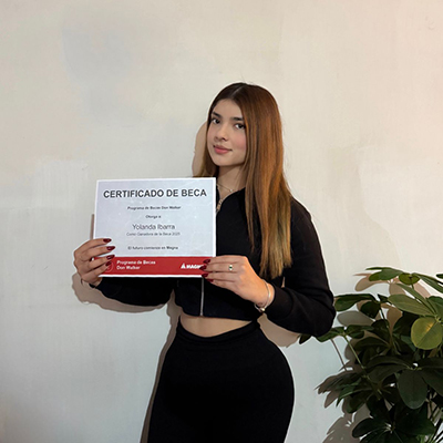 Yolanda Nathalie Ibarra Torres receiving the Don Walker Scholarship Program Award