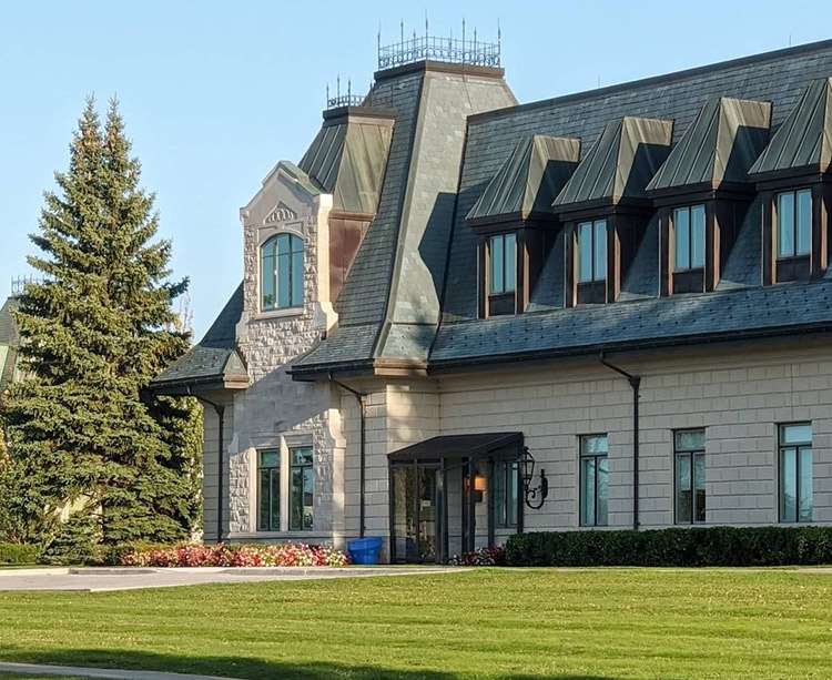 Front entrance to Magna Health Centre in Aurora, ON, Canada