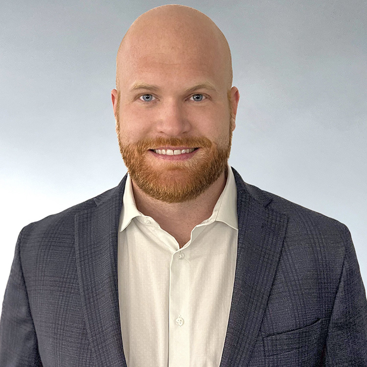 Head shot Alex von Knobloch